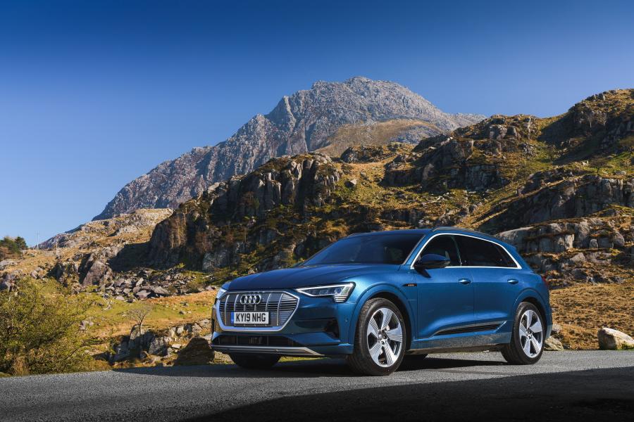  Audi e-tron 55 Quattro 2019 года  (UK) (фото 7 из 40)